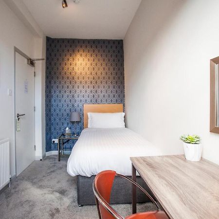 Asperion Hotel Гілфорд Екстер'єр фото
