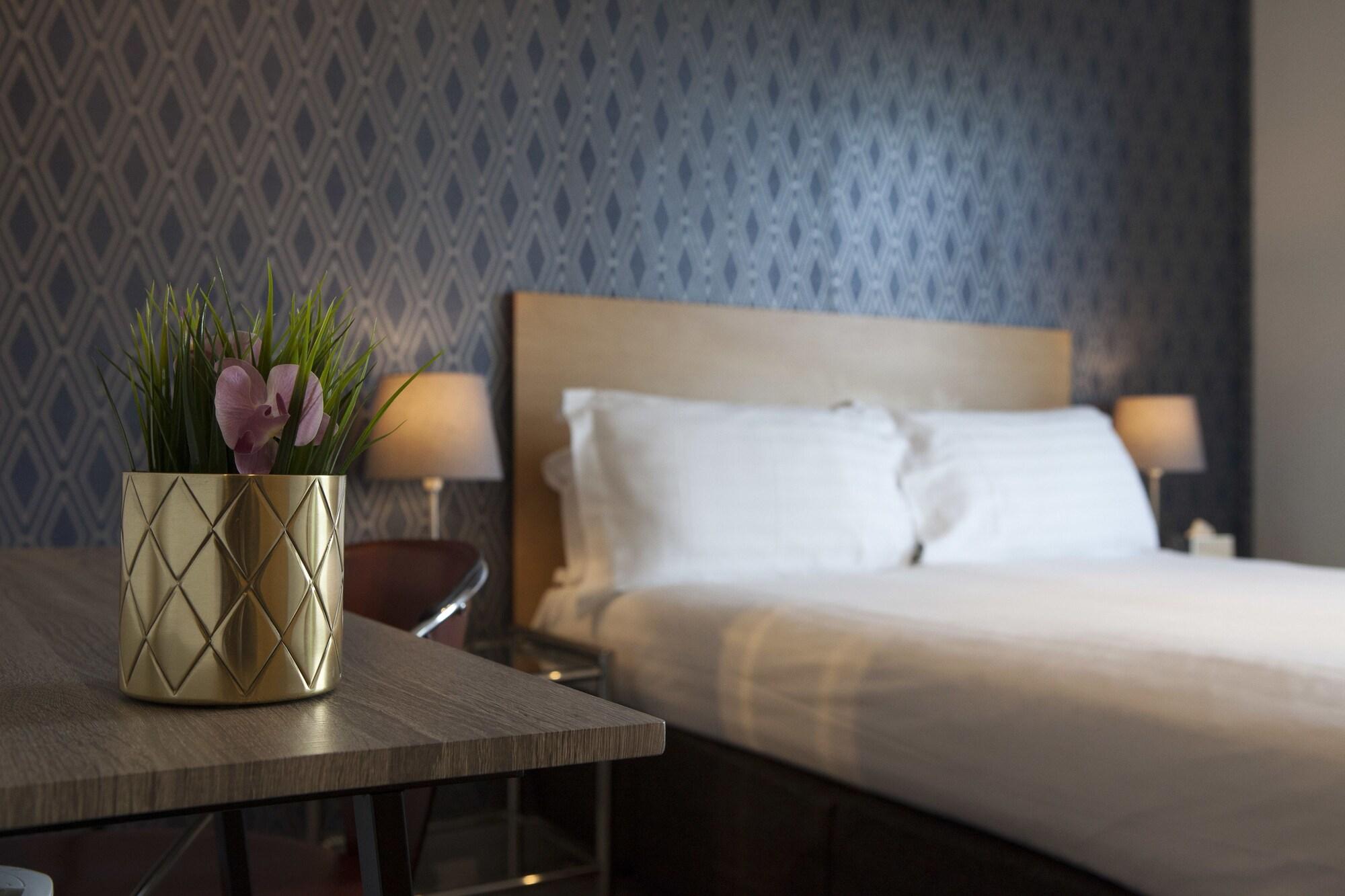 Asperion Hotel Гілфорд Екстер'єр фото