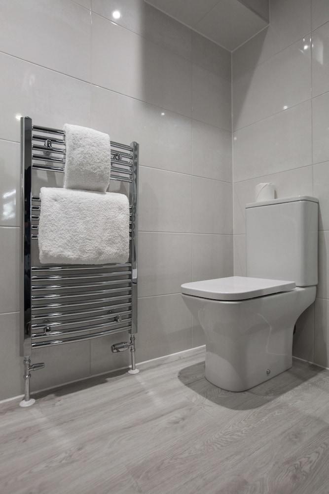 Asperion Hotel Гілфорд Екстер'єр фото
